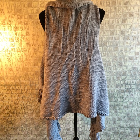 NWT Maurice’s Sweater Vest with Fringe - Picture 2 of 6